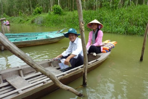 Về miền Tây chèo xuồng ba lá